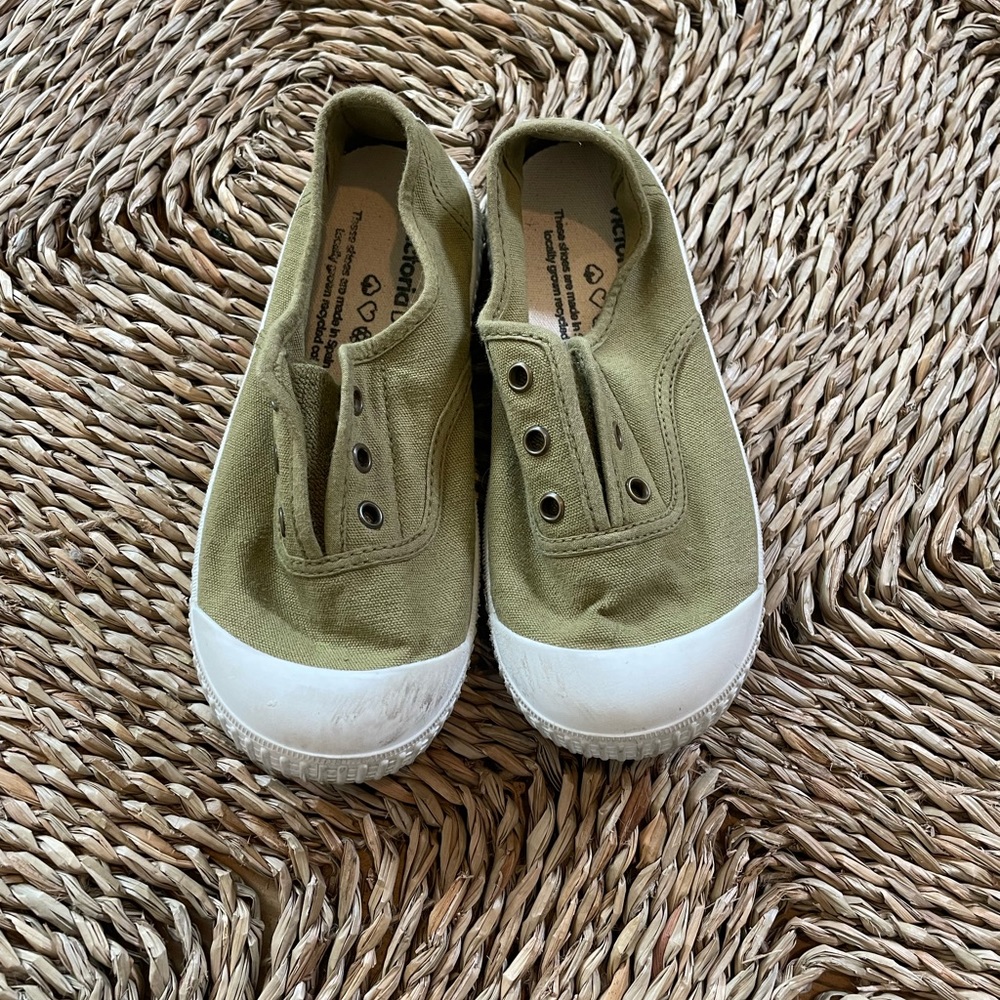 Victoria Elastic Slip On Shoe